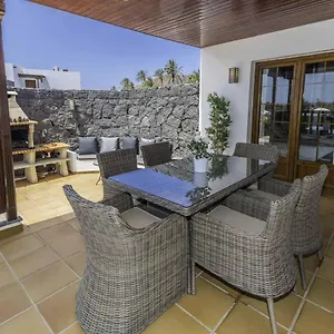 https://villa-azure.in-canary-islands.com